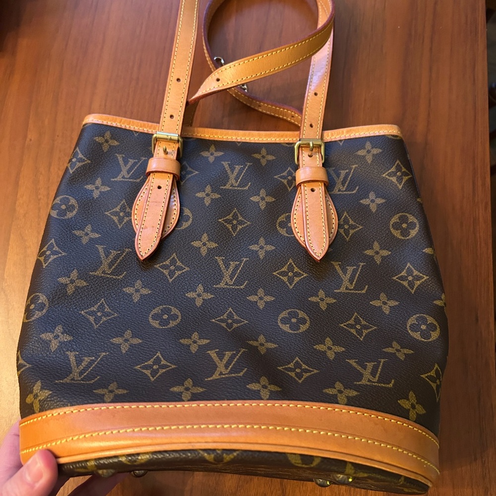 Louis Vuitton
Monogram Bucket Petit - Picture 6 of 13